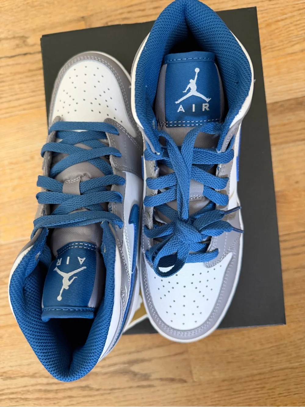Jordan 1 Mid GS “True Blue Cement” Youth 5Y NEW